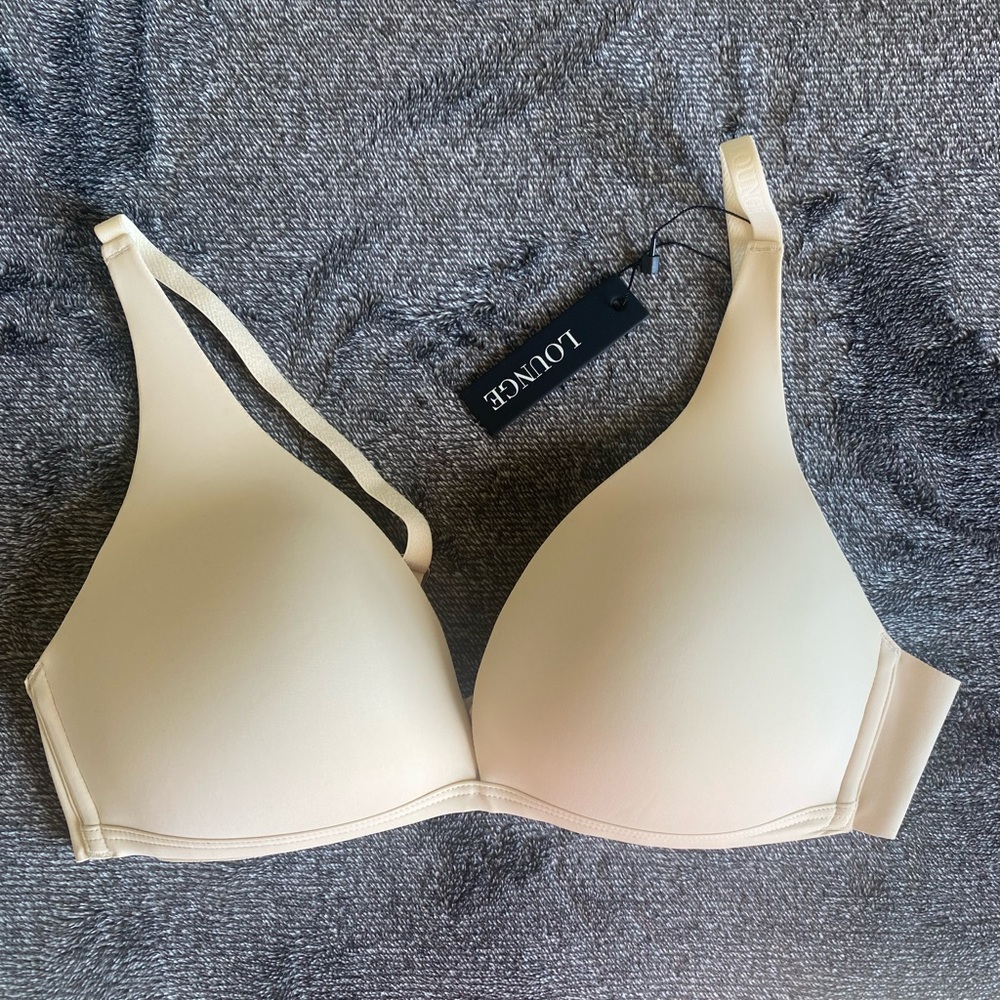 LOUNGE Light non-wired and plunge t-shirt bra (latte)